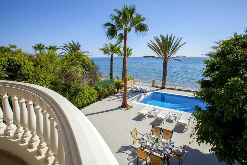 Meneou Beachfront Villa Sunset 皮尔瓦利亚 客房 照片