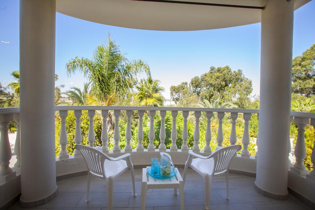 Meneou Beachfront Villa Sunset 皮尔瓦利亚 客房 照片