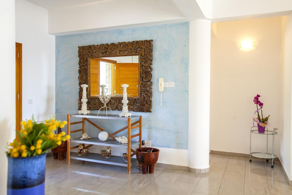 Meneou Beachfront Villa Sunset 皮尔瓦利亚 客房 照片