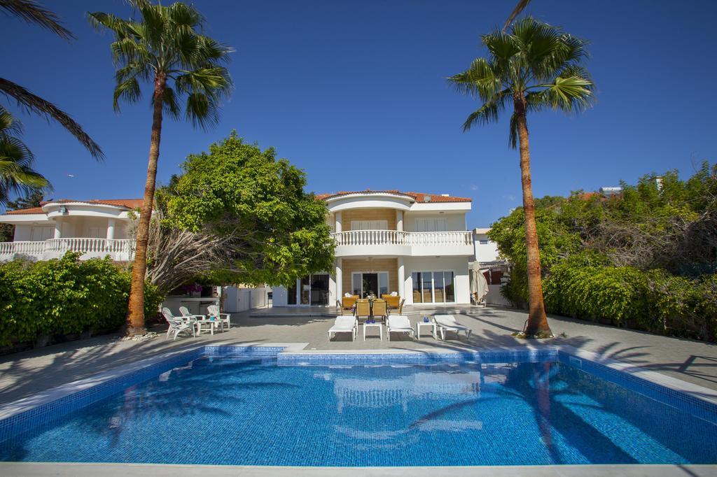 Meneou Beachfront Villa Sunset 皮尔瓦利亚 客房 照片