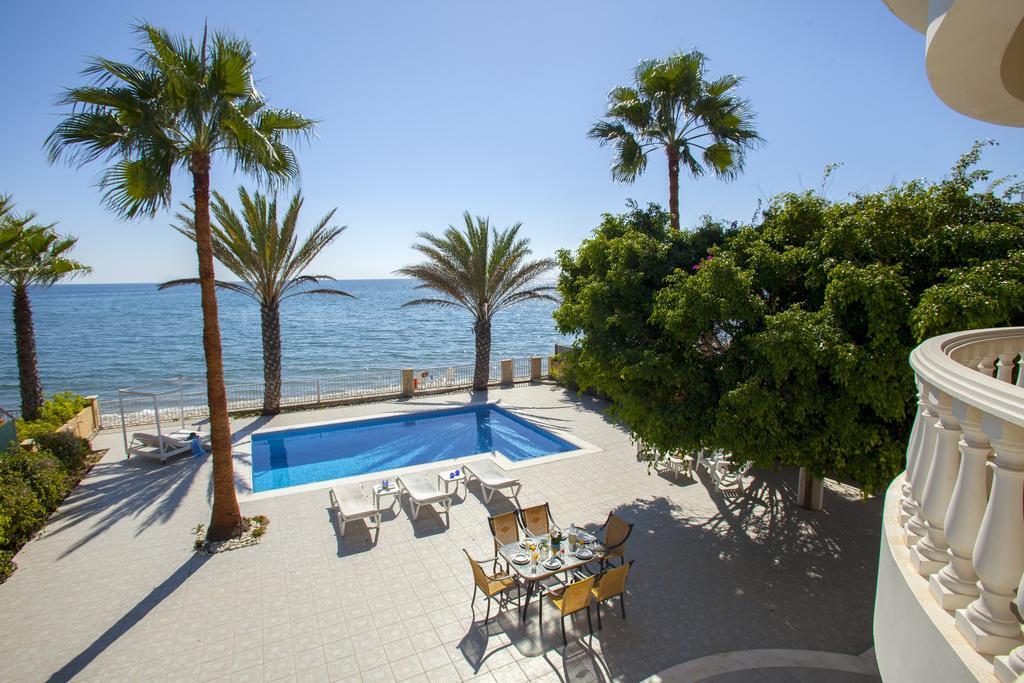 Meneou Beachfront Villa Sunset 皮尔瓦利亚 客房 照片