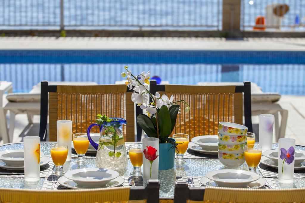 Meneou Beachfront Villa Sunset 皮尔瓦利亚 客房 照片