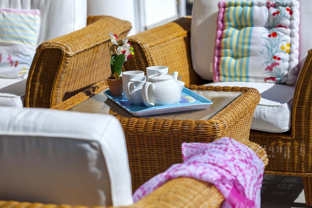 Meneou Beachfront Villa Sunset 皮尔瓦利亚 客房 照片