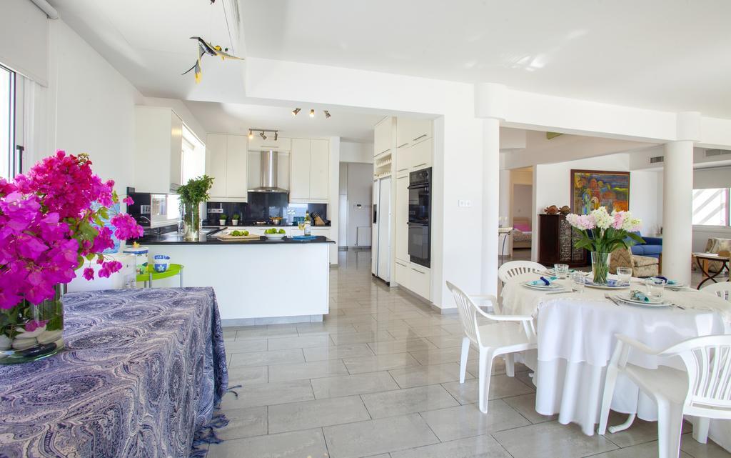 Meneou Beachfront Villa Sunset 皮尔瓦利亚 客房 照片