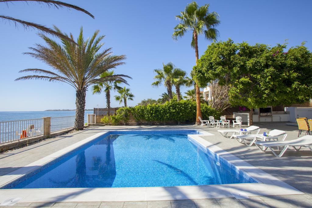 Meneou Beachfront Villa Sunset 皮尔瓦利亚 客房 照片