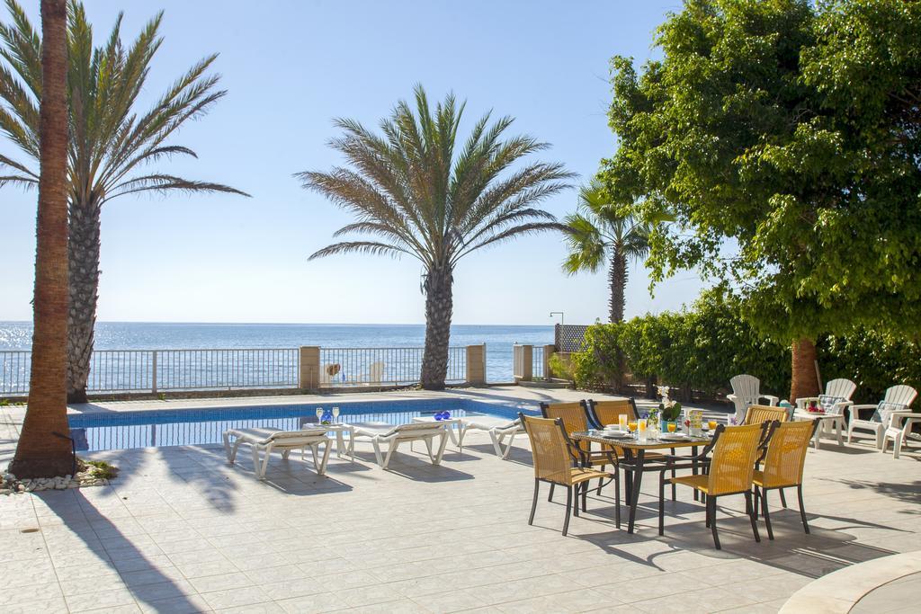 Meneou Beachfront Villa Sunset 皮尔瓦利亚 客房 照片